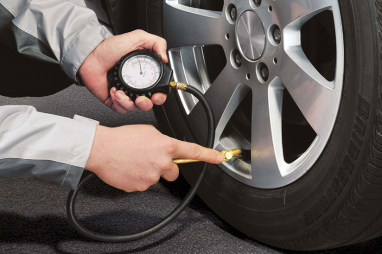 Việc bơm bánh xe đùng cách không những an toàn mà còn giúp bạn tiết kiệm pin
