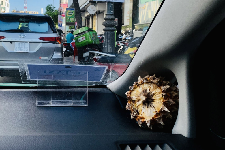 Khử mùi ô tô hiệu quả bằng quả dứa (trái thơm)