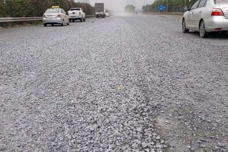 top-4-nguyen-nhan-kinh-chan-gio-o-to-bi-nut