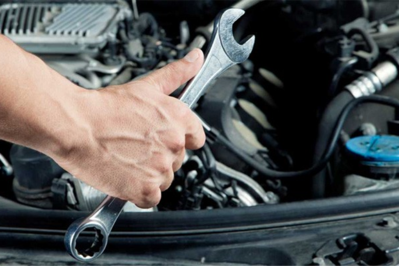 Khi xe bạn di chuyển qua vùng ngập nước, hãy đến những trung tâm uy tín để bảo dưỡng