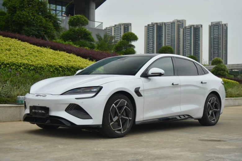 Tắt các tính năng không cần thiết khi dừng xe giúp tiết kiệm pin 