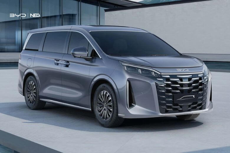 Thiết kế cửa lùa điện trên BYD M9