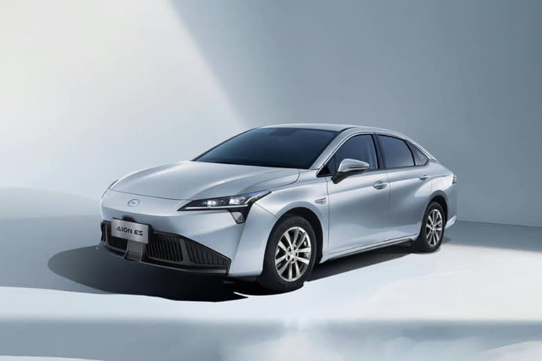 so sánh xe ô tô điện BYD và AION