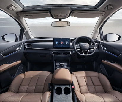 BYD M6